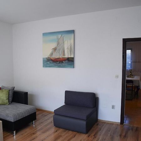 Apartments Margareta & Ena Малинска Экстерьер фото
