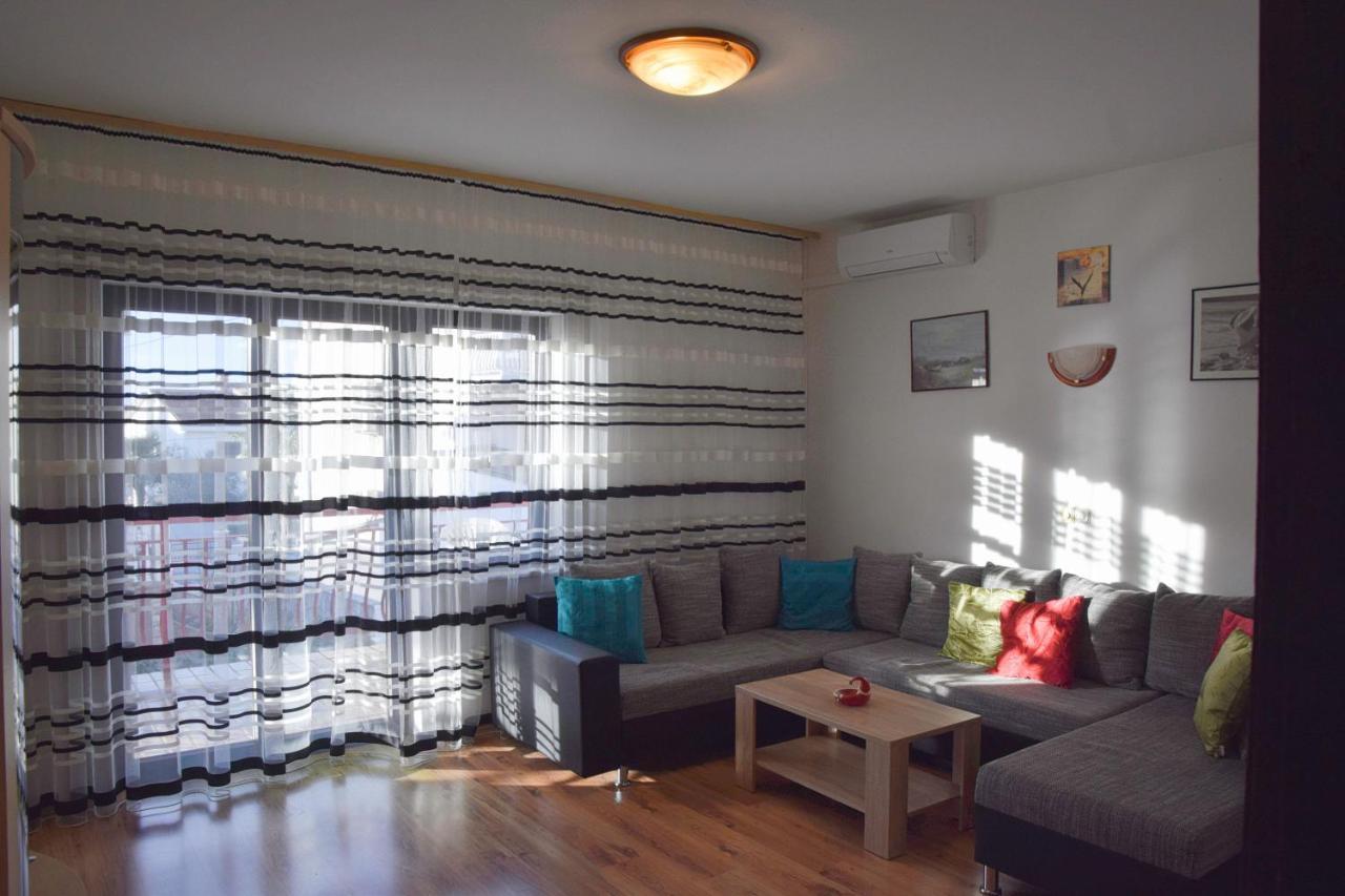 Apartments Margareta & Ena Малинска Экстерьер фото