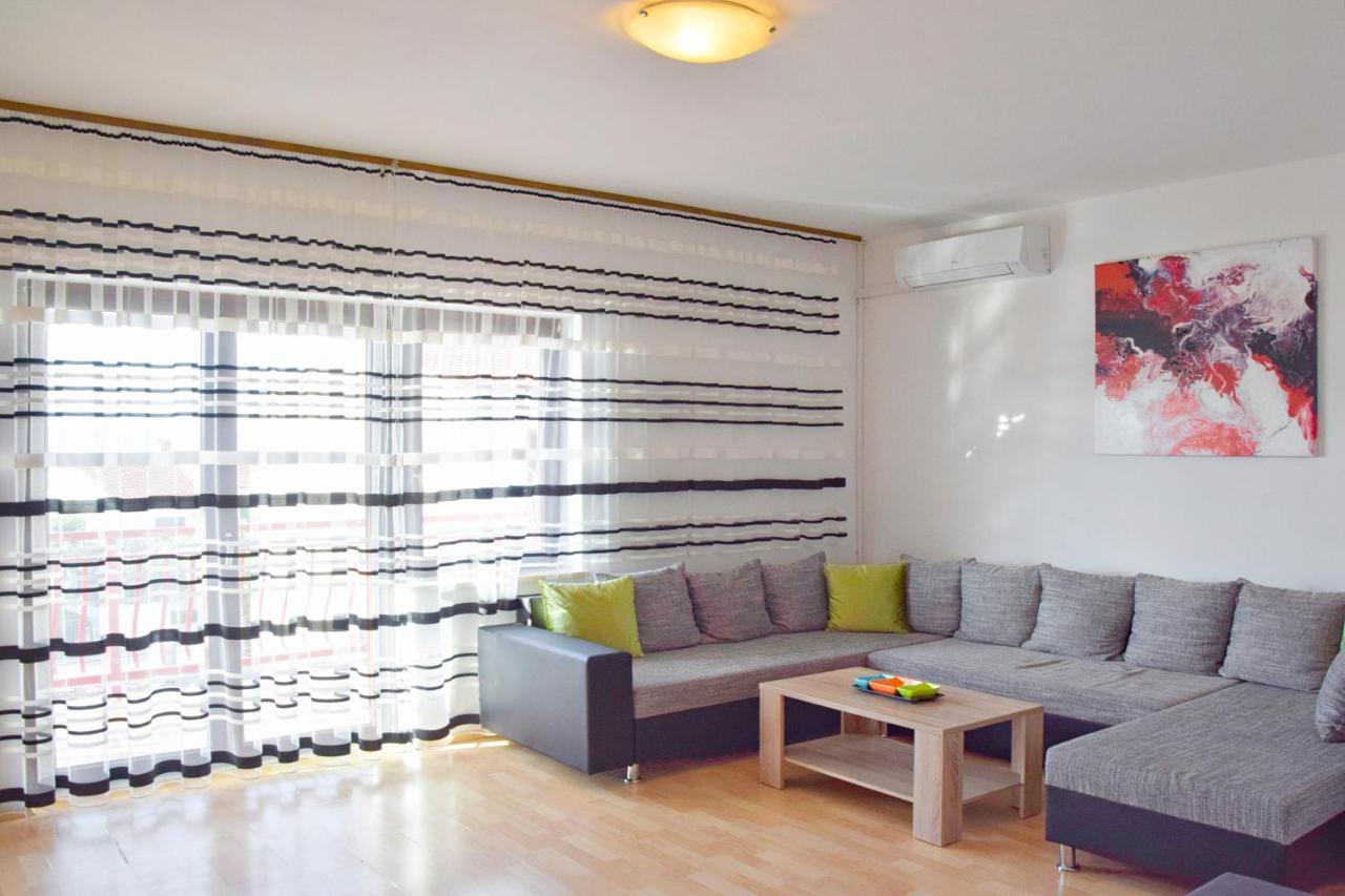 Apartments Margareta & Ena Малинска Экстерьер фото