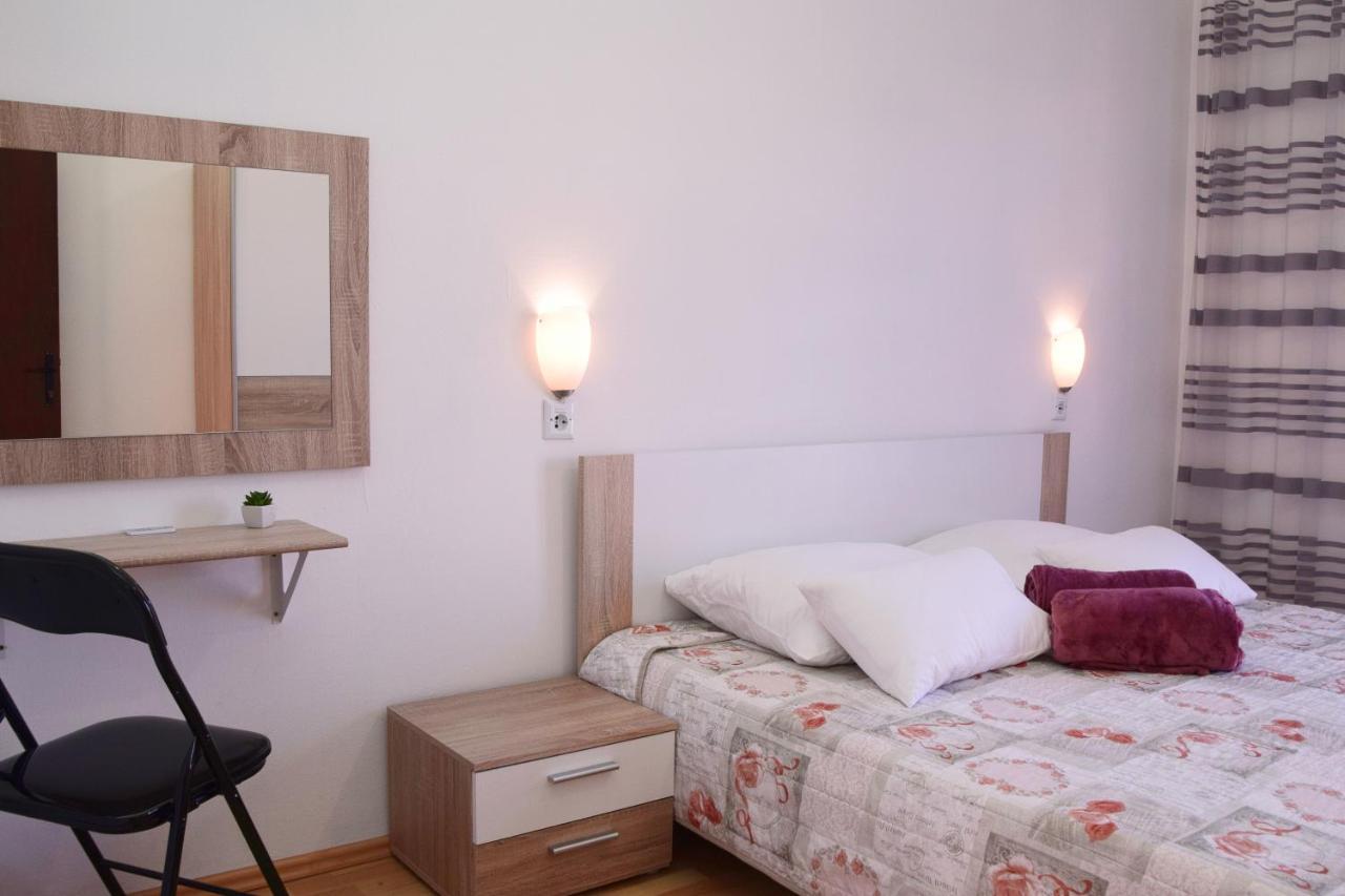 Apartments Margareta & Ena Малинска Экстерьер фото