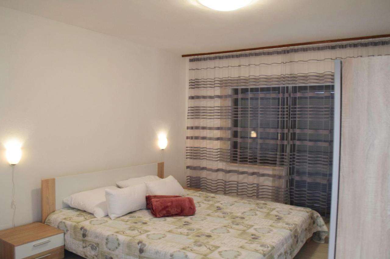 Apartments Margareta & Ena Малинска Экстерьер фото