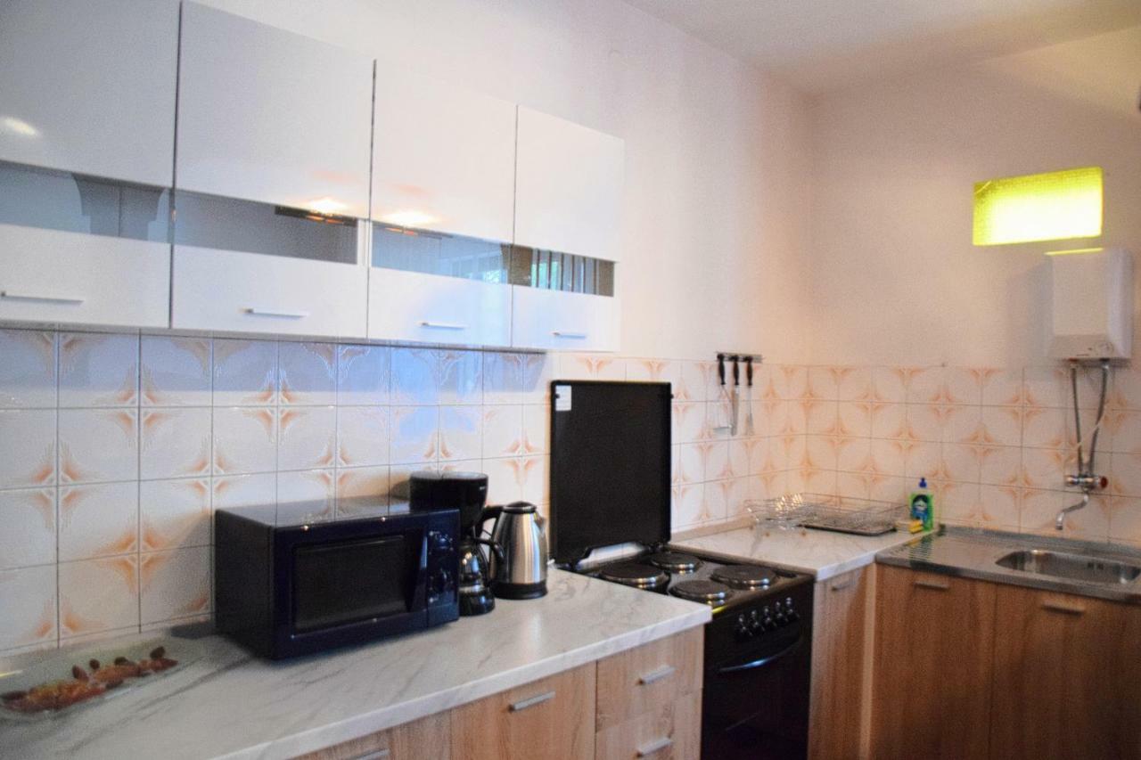 Apartments Margareta & Ena Малинска Экстерьер фото